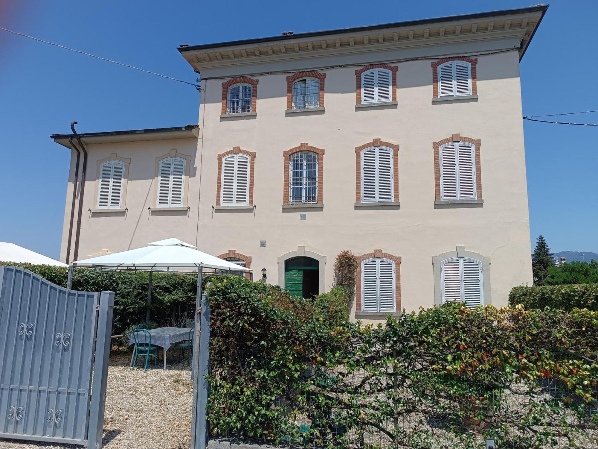 Casa Garibaldi Villa ลุคคา ภายนอก รูปภาพ